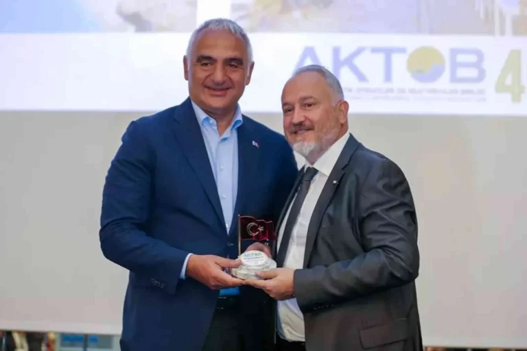 Bakan Mehmet Nuri Ersoy, AKTOB’un Geleneksel Buluşmasında Antalyalı Turizmcilerle Bir Araya Gelecek